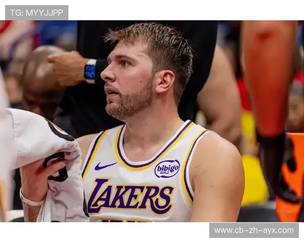 东契奇突破传底角，独行侠射手群持续开火